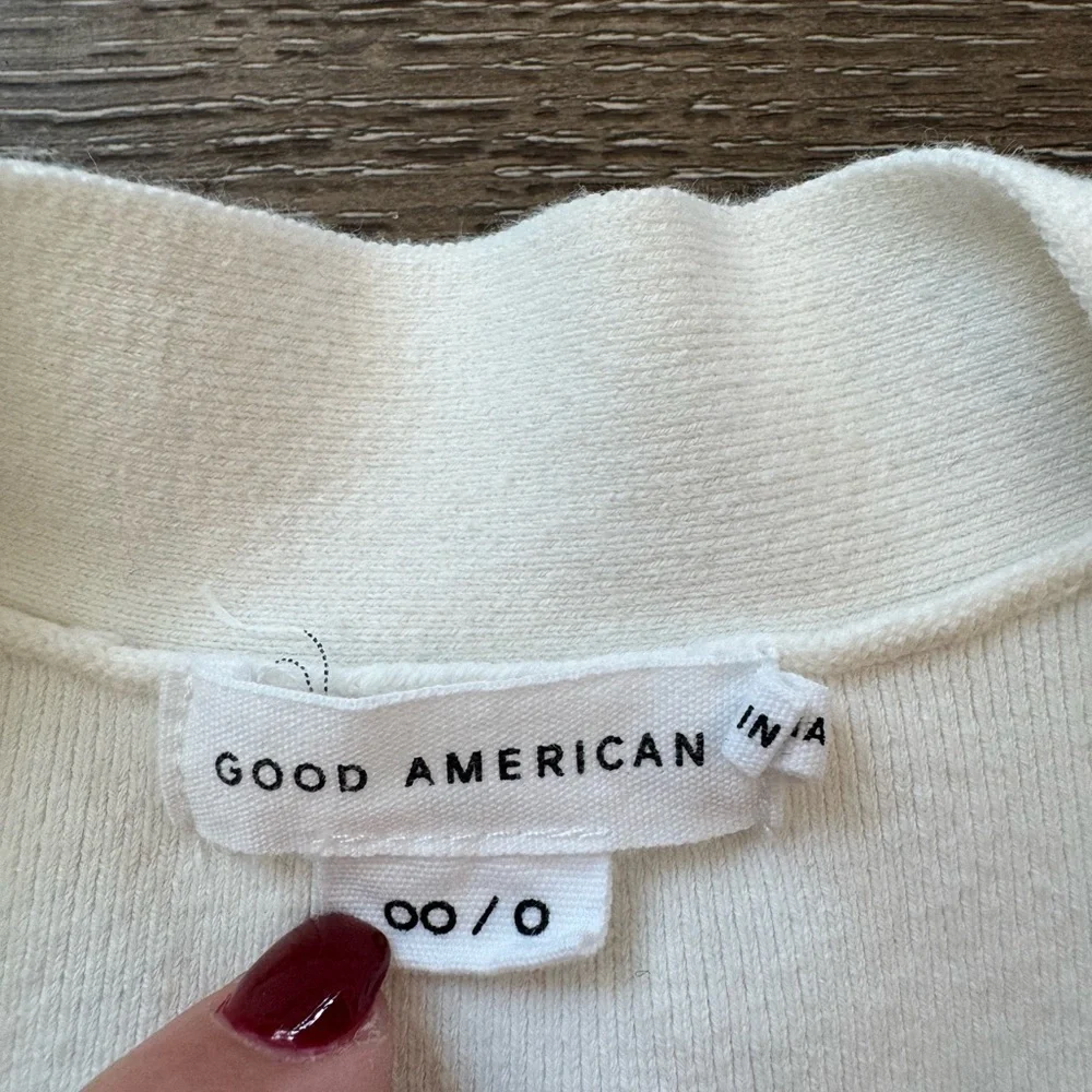 Good American Sweater. Women’s size 00/0.  Off white color, very cute style.